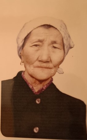 Крылова Анастасия Милентьевна – ветеран тыла ВОВ 1941-9945гг. родилась в 1917 году родилась в летнике Хатын-Сыhыы Усть-Алданского улуса